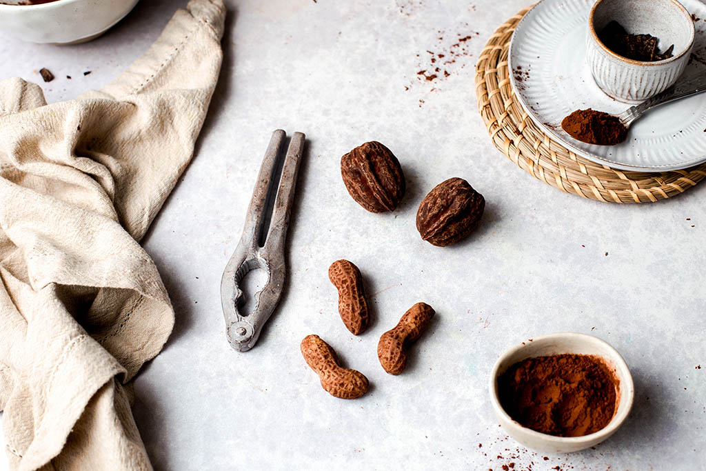 Nutcracker, walnuts, peanuts Detail